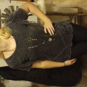 Gimmicks BKE fringe gray distressed top